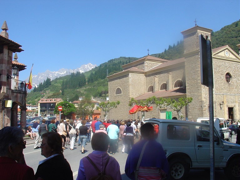 hacia la iglesia de Potes