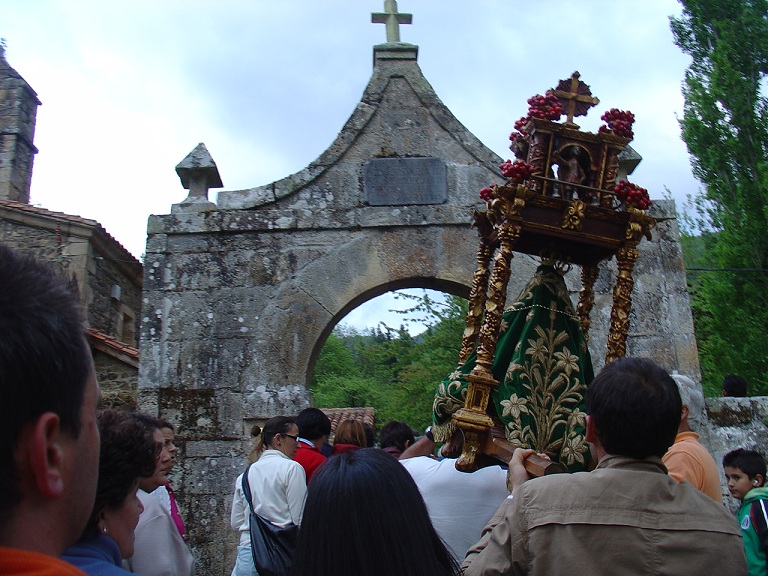 Llegada a la iglesia de Aniezo